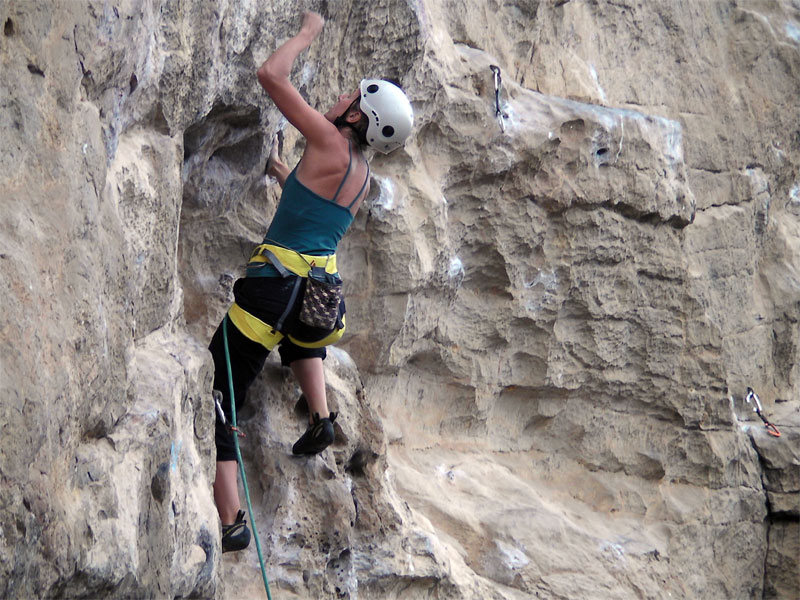 Крис шарма скалолаз. Алекс холланд скалолаз. Костюм скалолаза. Adam ondra. Адам ондра скалолаз.
