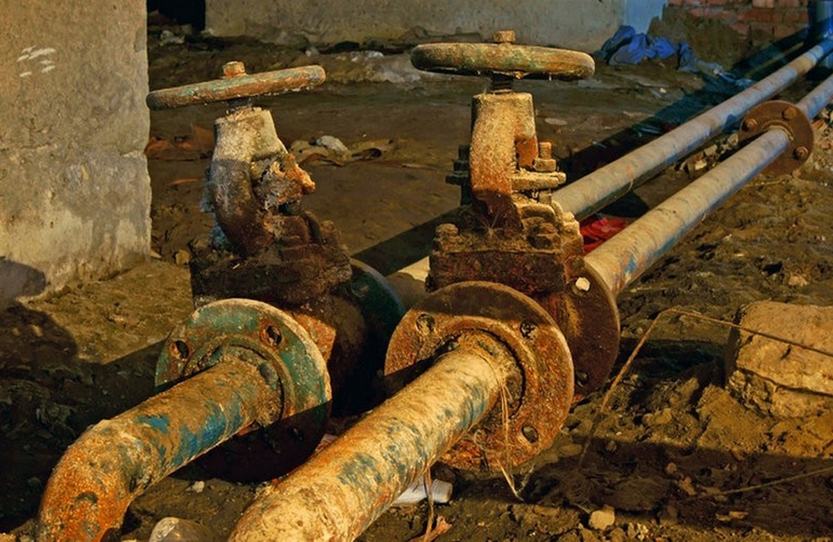 Ржавые водопроводные трубы