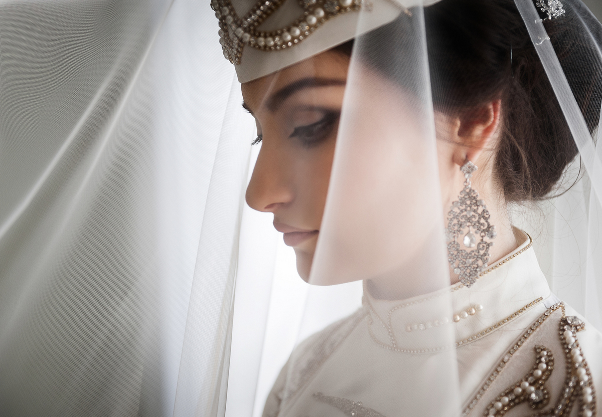 Северная осетия женщины. Красивые невесты осетинки. Красивые осетинские невесты. Головной убор осетинской невесты. Невесты Кавказа.