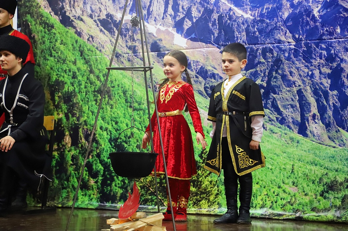 Сколько население осетии. Северная Осетия Алания народ. Жители Осетии. Северная Осетия жители. Коренные жители Владикавказа.