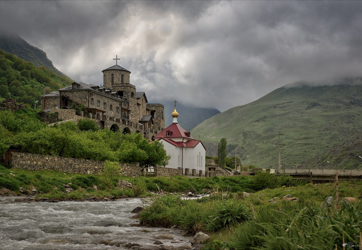 Монастырь в фиагдоне фото