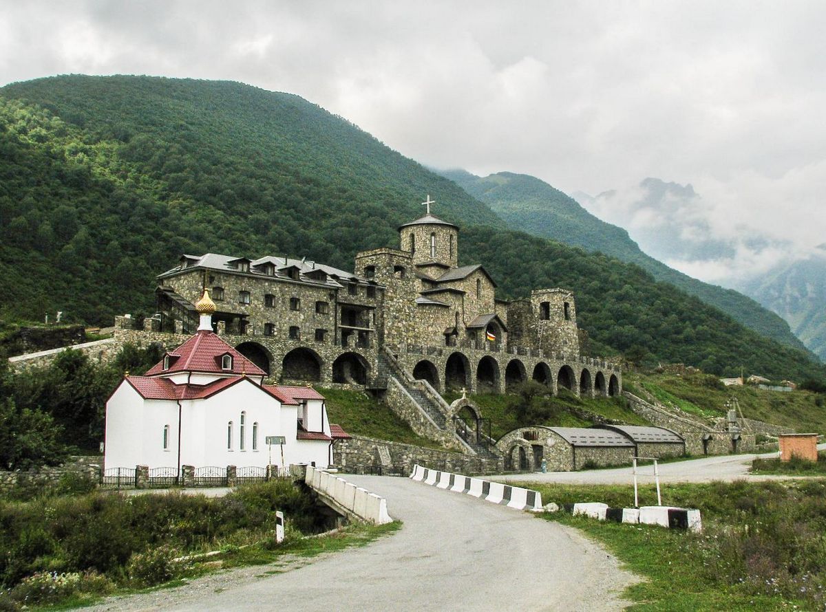 мужские монастыри в горах